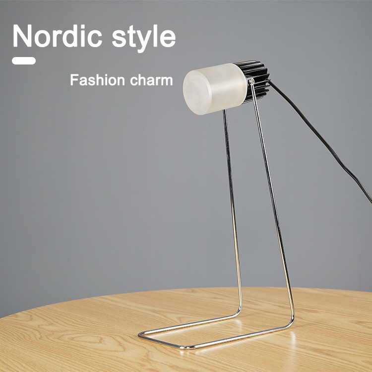 Lampă de noptieră modernă: design de iluminat care îmbină arta și funcționalitatea